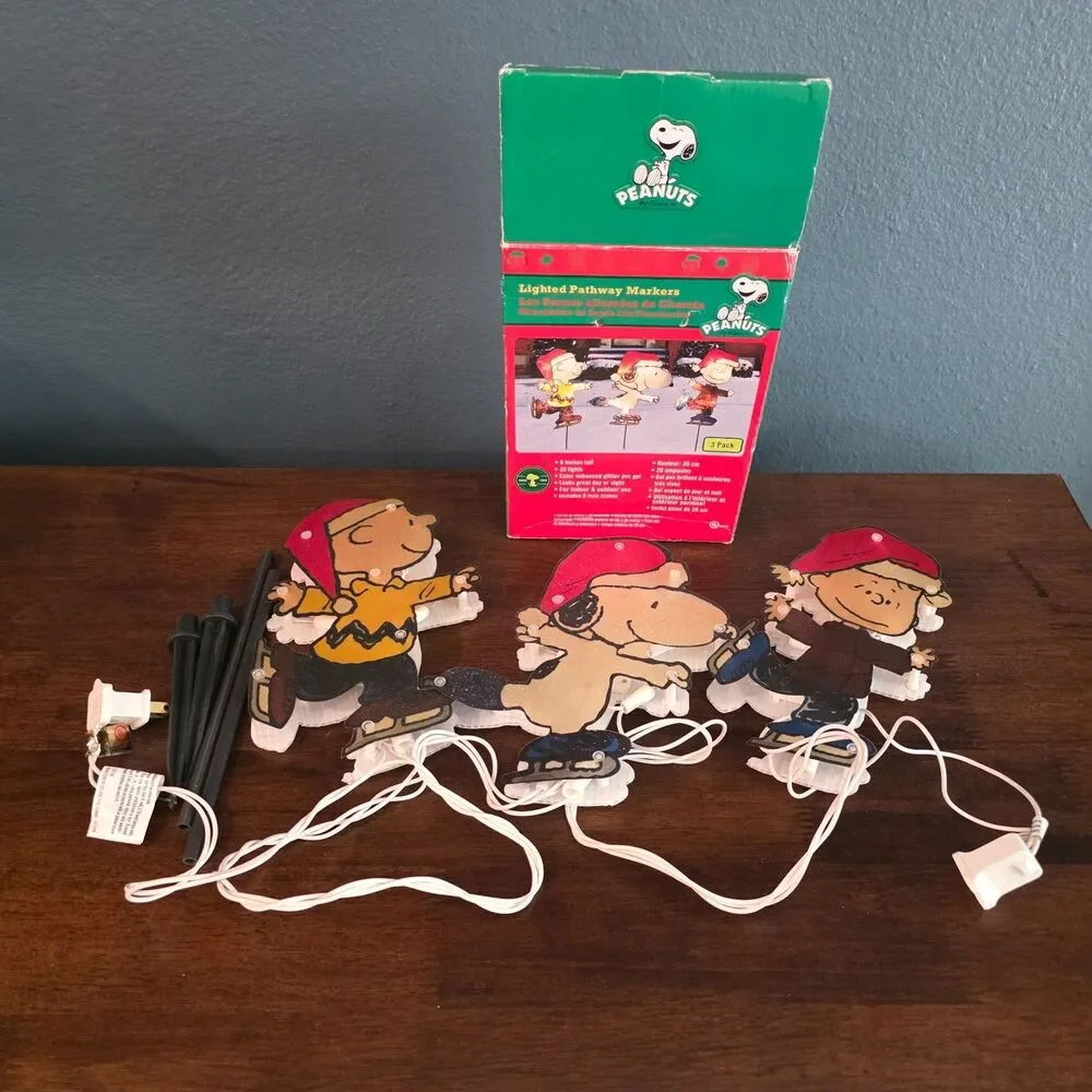 Peanuts Lighted Pathway Markers Snoopy Charlie Brown Linus Christmas Read